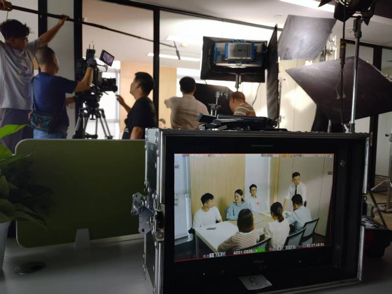 雨湖区TVC拍摄公司：科技产品视觉化大师，诠释未来感与功能美学